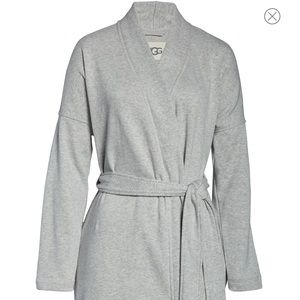 UGG short robe with front pockets in blue size M